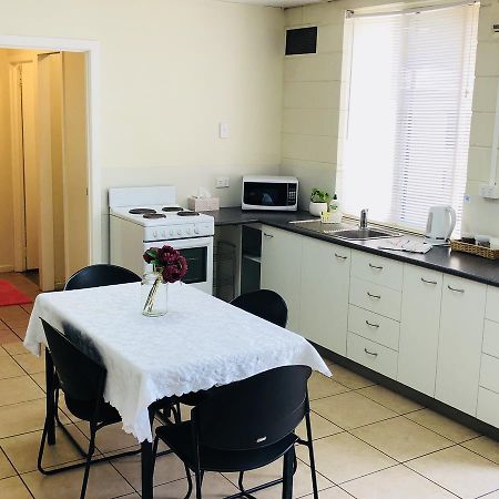 Accommodation @ Isa Маунт Айса Екстериор снимка