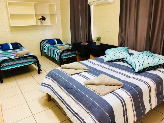 Accommodation @ Isa Маунт Айса Екстериор снимка