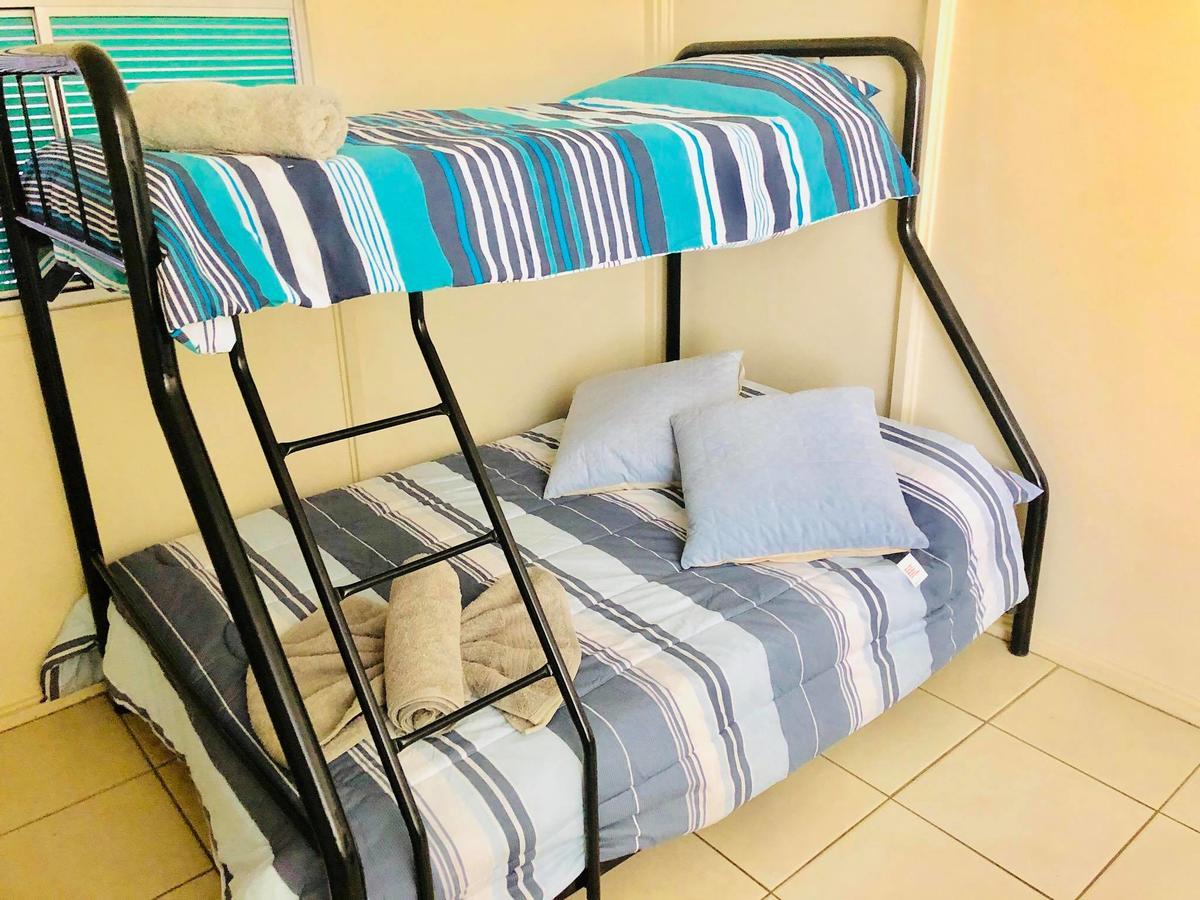 Accommodation @ Isa Маунт Айса Екстериор снимка