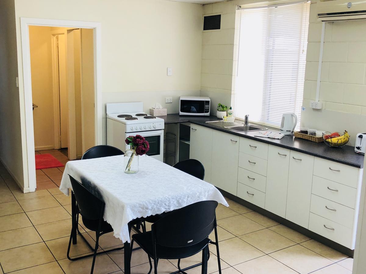 Accommodation @ Isa Маунт Айса Екстериор снимка